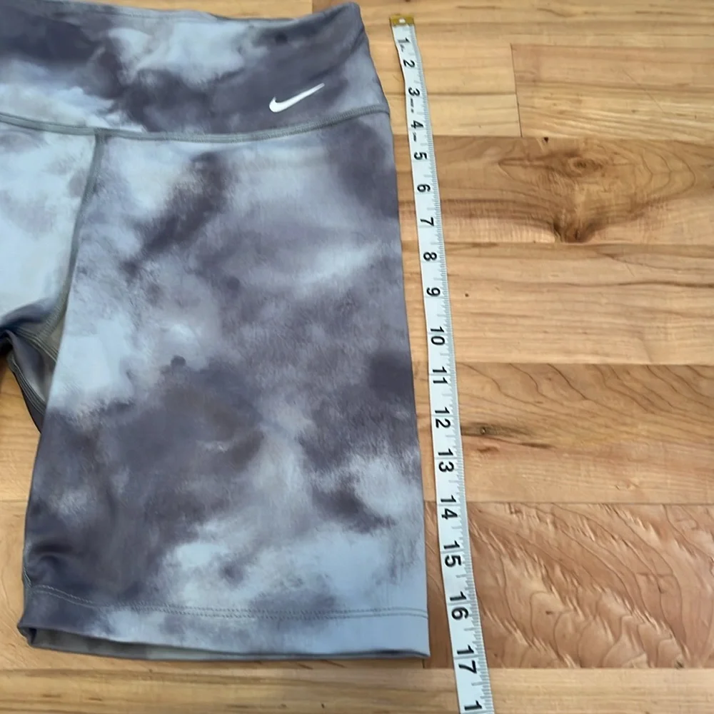 Nike Dri-Fit Icon Clash Gray Tie Die Women’s Athletic Bike Shorts - Small